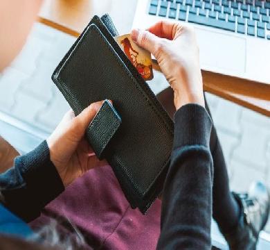 فرض الضرائب علي التجاره الإلكترونية